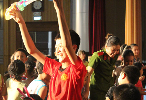 Học viện CSND tổ chức “Vui hội Trăng rằm 2014” cho con em cán bộ